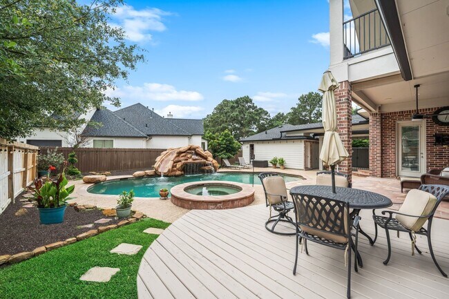 Building Photo - 390 Wedgewood Dr W