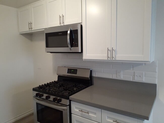 Building Photo - 2 Bed 1 Bath Newly Renovated for Rent in Newport Beach
