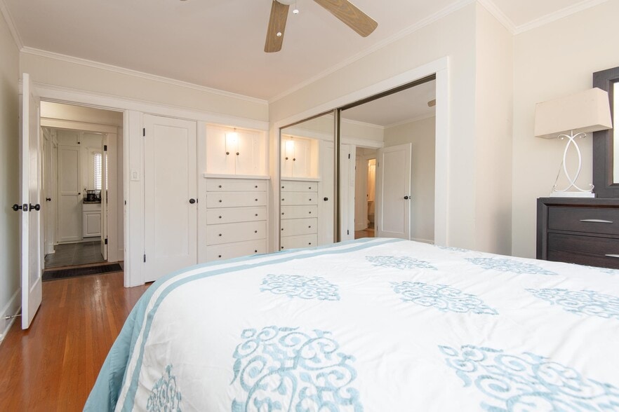 Building Photo - 2001 1/2 Pinehurst Rd