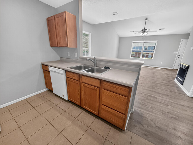 Building Photo - 1330 Godas Cir