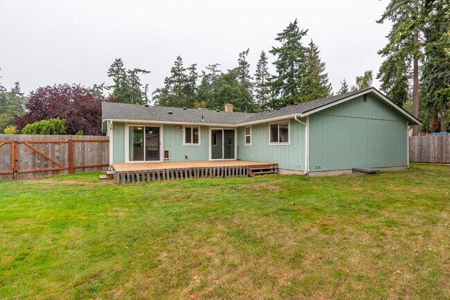 Building Photo - Updated 3 Bedroom, 2 Bath Home with Spacio...