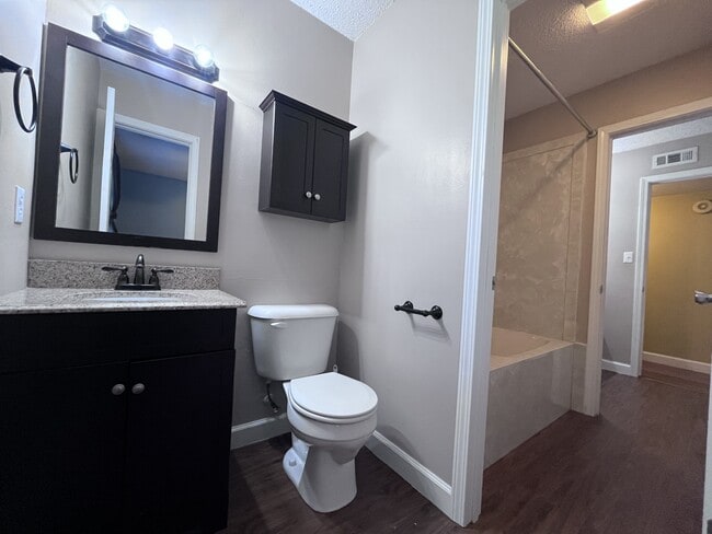 Building Photo - 188 Meadowick Dr