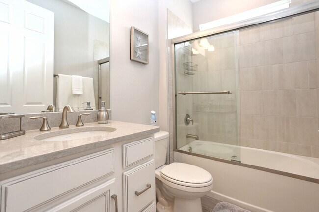 Building Photo - **Brand New, Bright & Beautiful Bonita Spr...