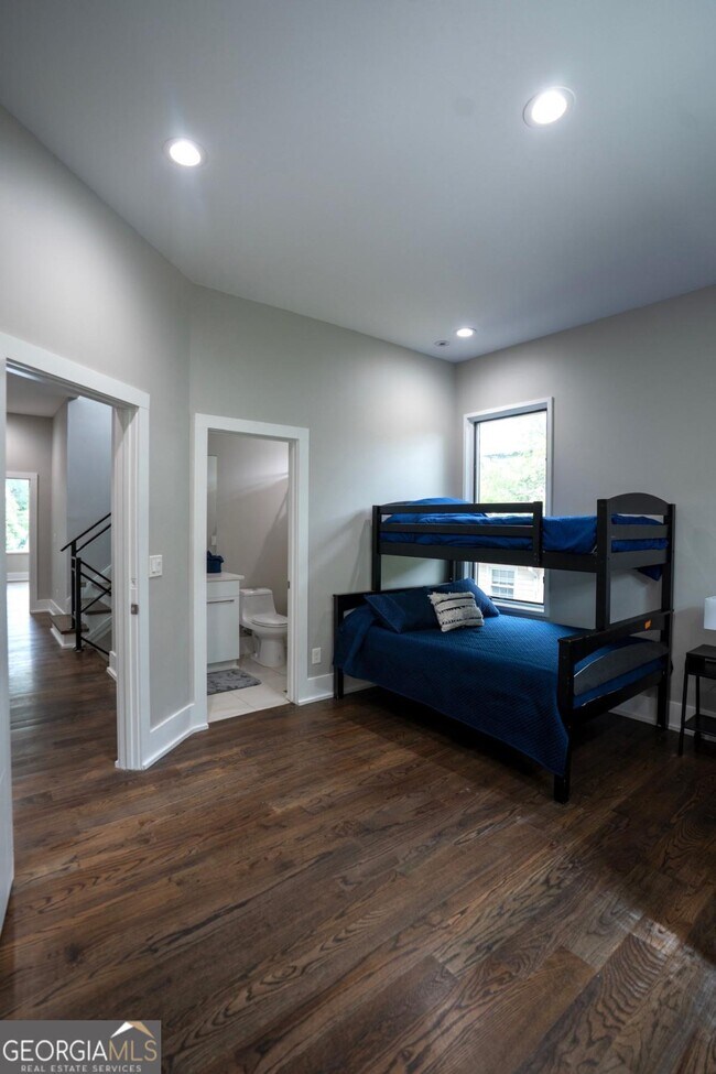 Building Photo - 1099 Vista Trail NE