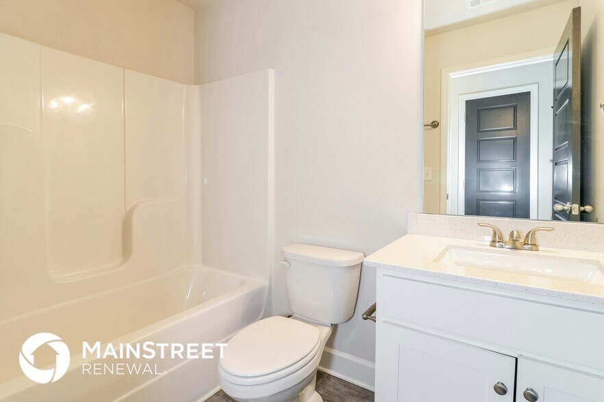 Building Photo - 657 Overlook Gln Dr