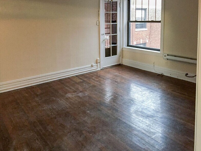 Building Photo - 2884 N Clark St