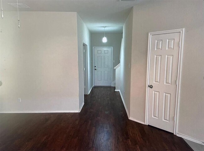 Building Photo - 1341 Beechwood Dr