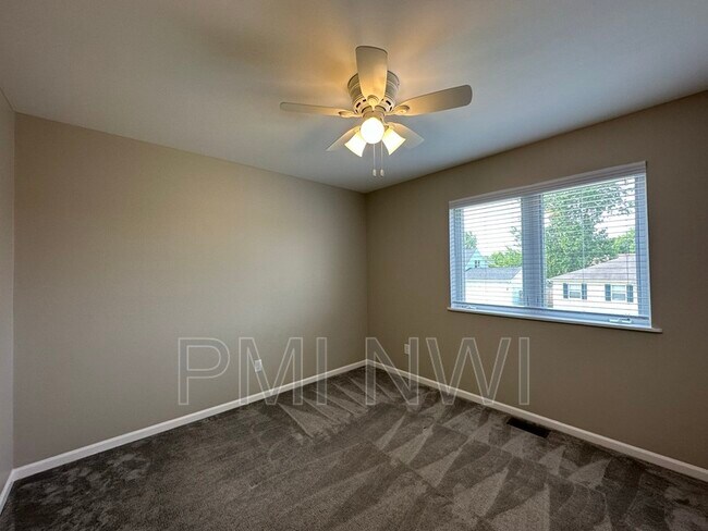 Building Photo - 219 Sandalwood Dr