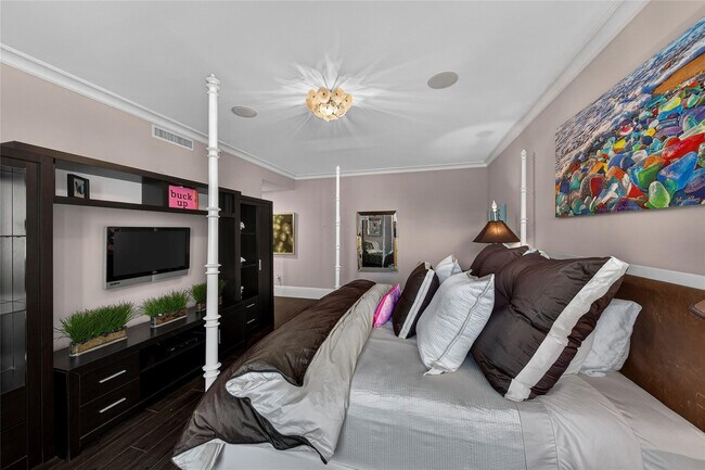 Building Photo - 455 E Palmetto Park Rd