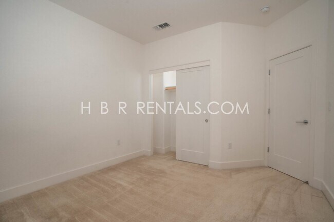 Building Photo - Charming 3-Bedroom Retreat on Barker Street with Spacious Living in Mountain House!