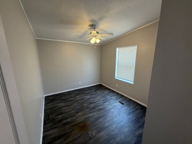 Building Photo - ***4 BEDROOM/2 BATHROOM IN DEWEY***