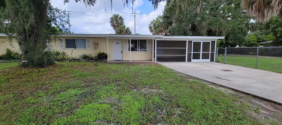Building Photo - 2483 Lakeshore Cir