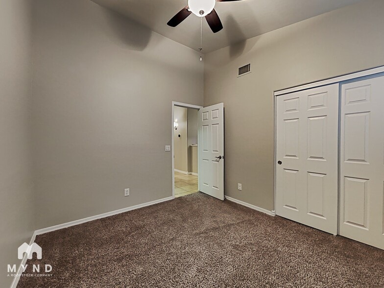 Building Photo - 1865 E Chilton Dr