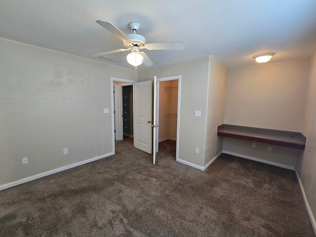 Building Photo - 2180 Lakeside Dr