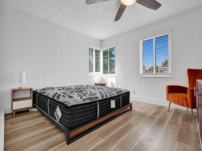 Building Photo - 2750 NE 10th Ave