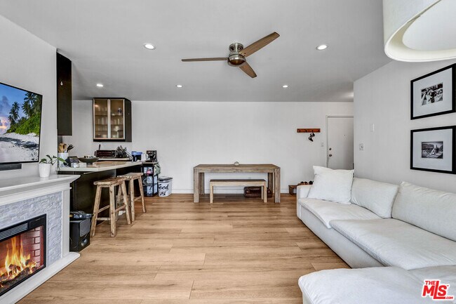 Building Photo - 960 Larrabee St