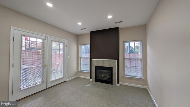 Building Photo - 42681 Rolling Rock Square