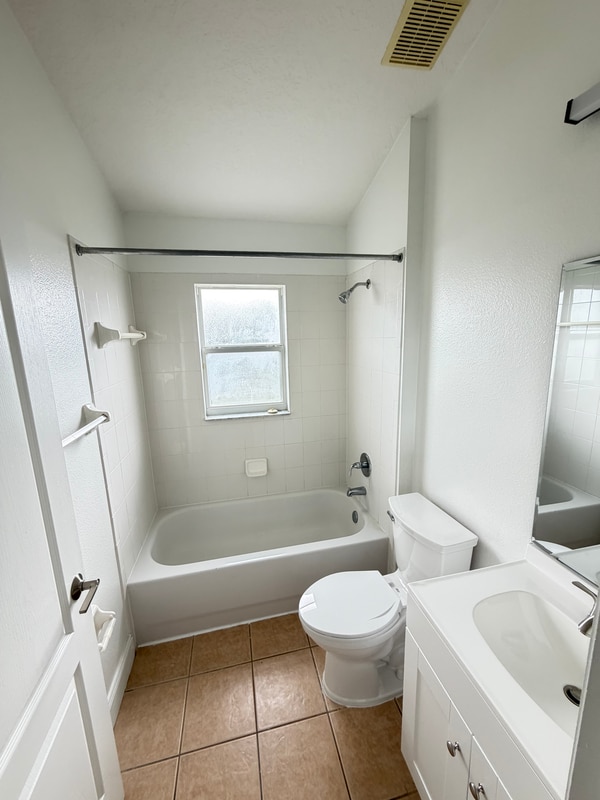 Building Photo - 10077 Portofino Dr