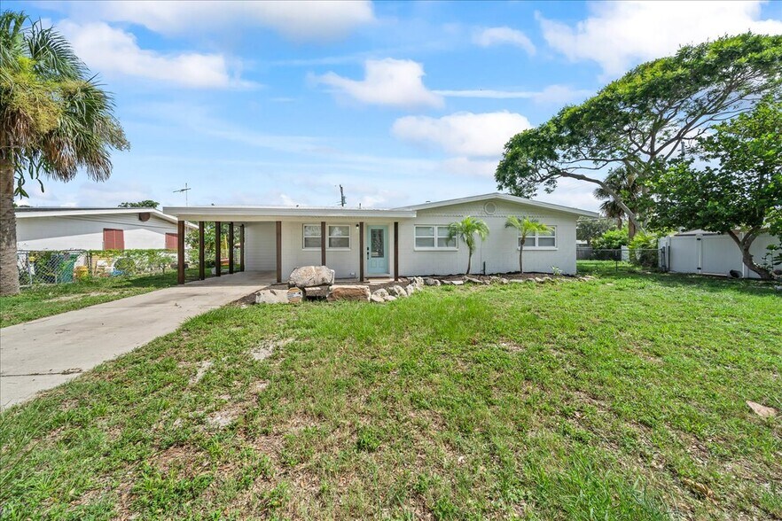 Building Photo - 1610 Glen Haven Dr