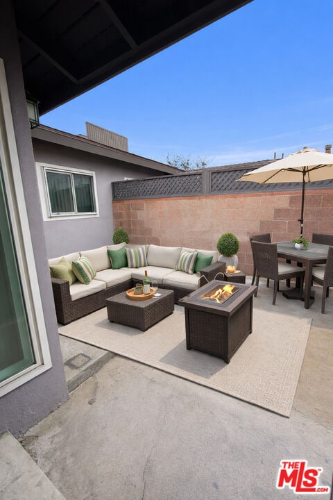 Building Photo - 10509 S Van Ness Ave