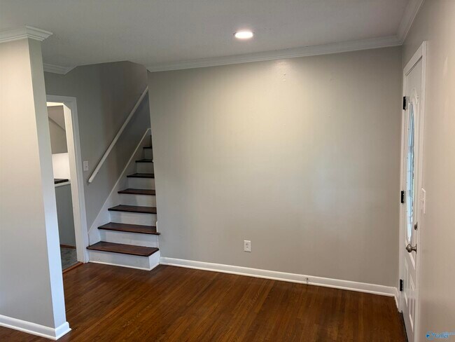 Building Photo - 2109 Villaret Dr SW