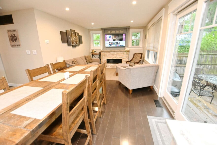 Building Photo - 1012 N Lawrence St