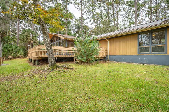 Building Photo - Wakulla River Retreat Vacation Rental