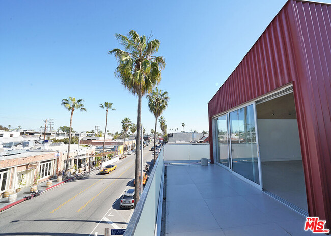 Building Photo - 1134 Abbot Kinney Blvd