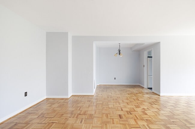 Building Photo - 3901 Tunlaw Rd NW