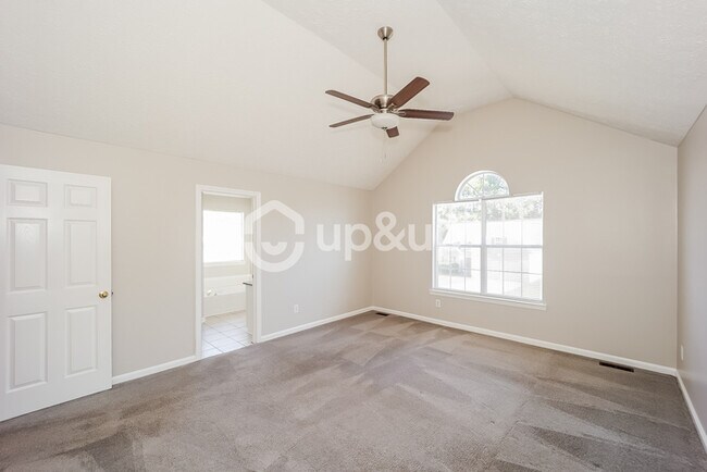 Building Photo - Fantastic 3bd/2.5ba home! Coming soon!