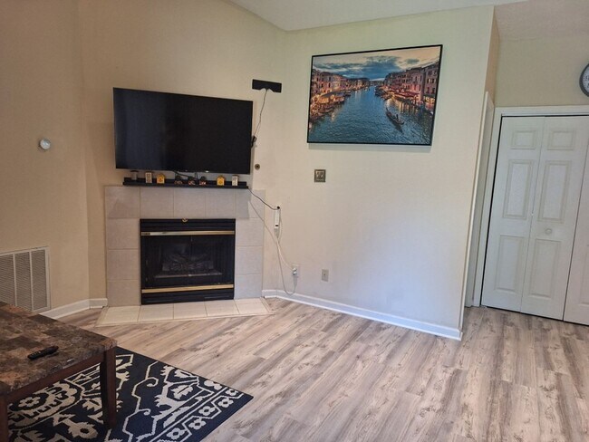 Building Photo - One level living in NorthWest Knoxville