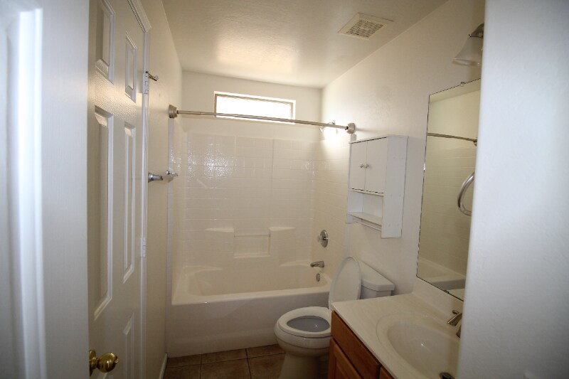 Building Photo - 440 S Val Vista Dr