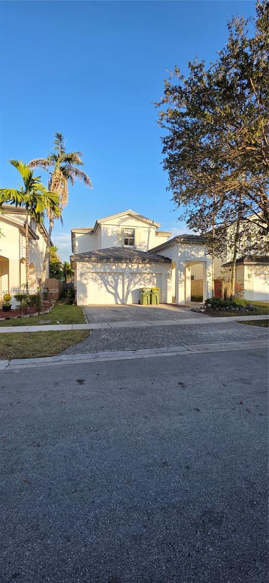 Building Photo - 215 NE 36th Avenue Rd