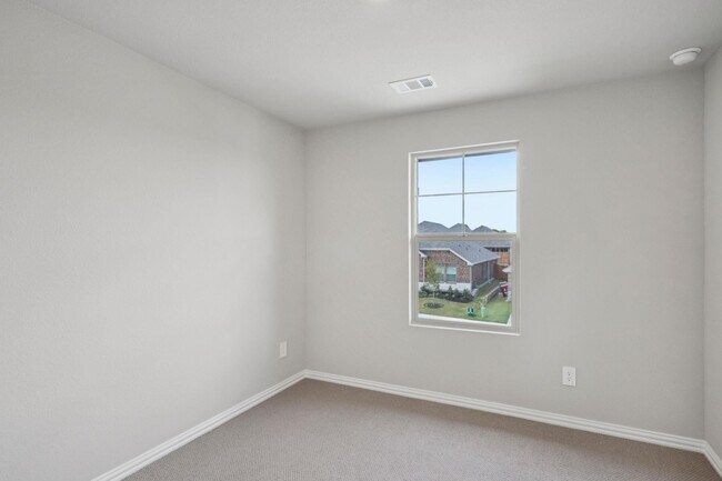 Building Photo - 2116 Gustavus Dr