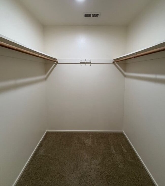 Building Photo - 1 Bedroom Condo Located near UofU!