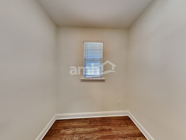 Building Photo - 1327 Weatherbrook Cir