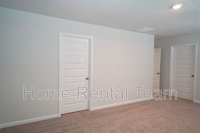 Building Photo - 123 Painted Lady Loop