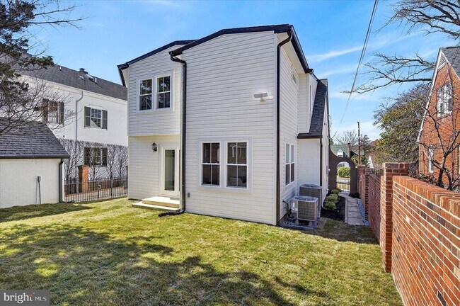 Building Photo - 1607 N Glebe Rd