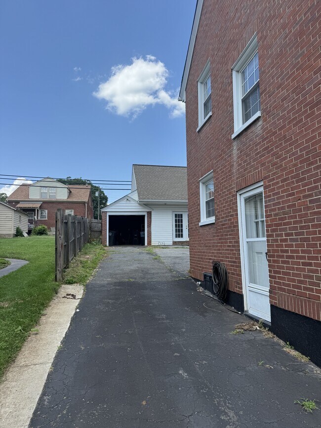Building Photo - 310 Yeardley Ave