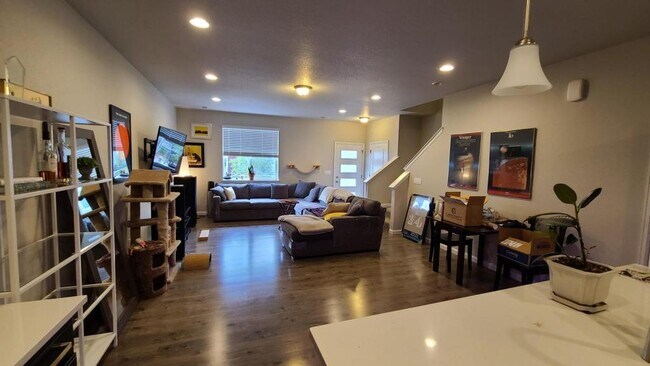 Building Photo - 608 Stonebridge Drive