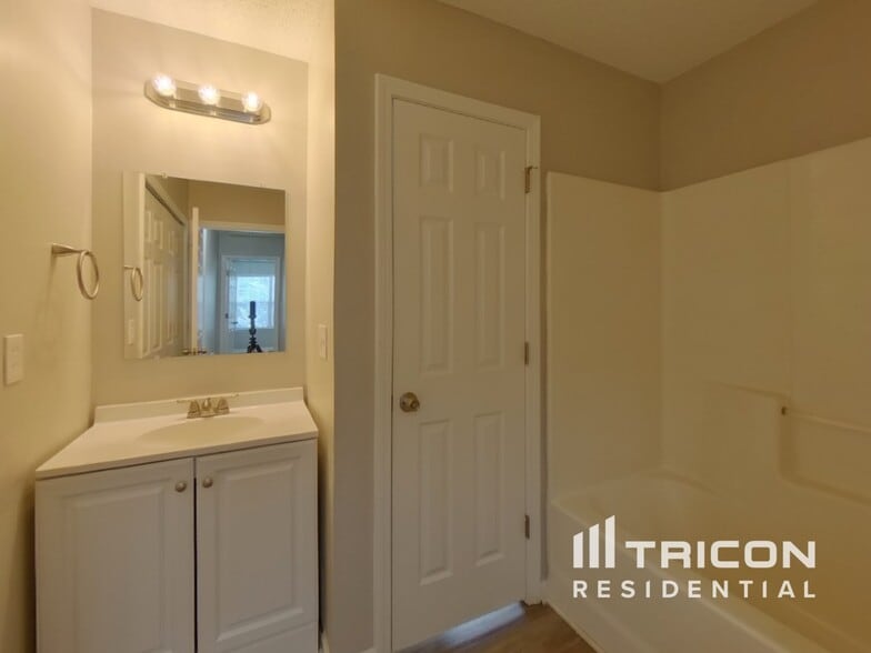 Building Photo - 2000 Taras Trace Dr