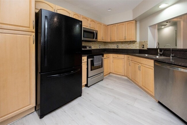 Building Photo - 50 Desford Ln