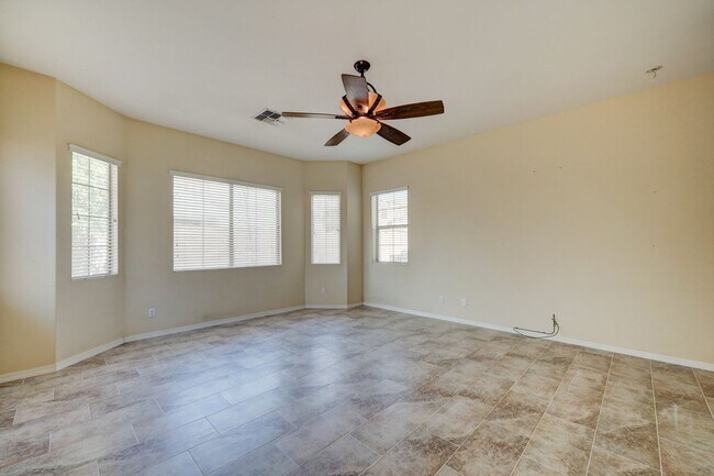 Building Photo - AVAILABLE NOW IN SHAMROCK ESTATES GILBERT!!!