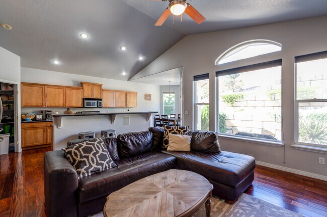 Building Photo - 280 Gold Claim Terrace