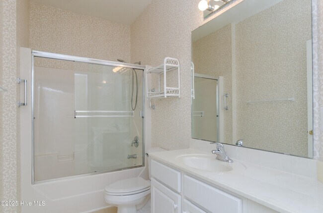 Building Photo - 204 Hilliard Ct