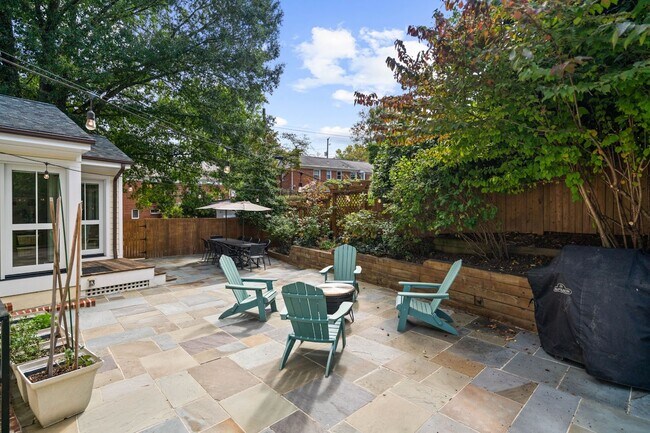 Building Photo - 5191 Linnean Terrace NW