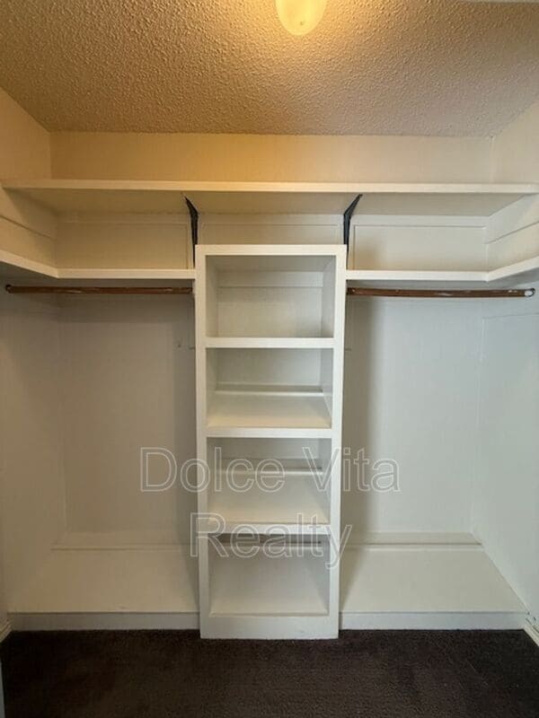 Building Photo - 4105 N 24th Ln