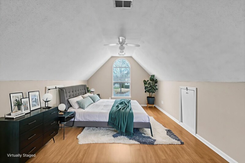 Building Photo - 3136 Sacramento Dr