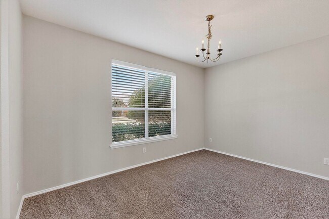 Building Photo - Great Home with Room To Grow in Southbrook!