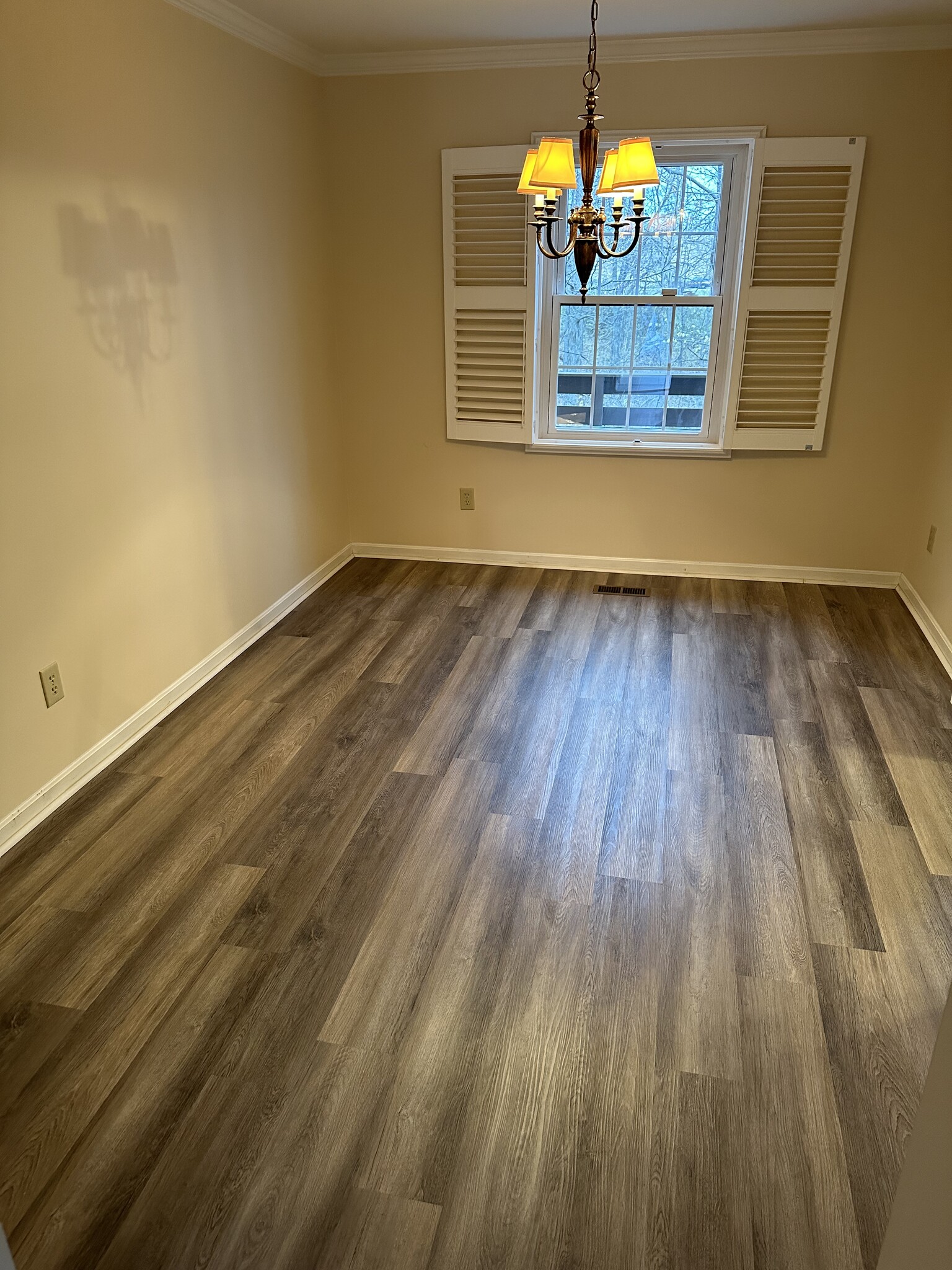 Dining - 9120 Dominion Cir